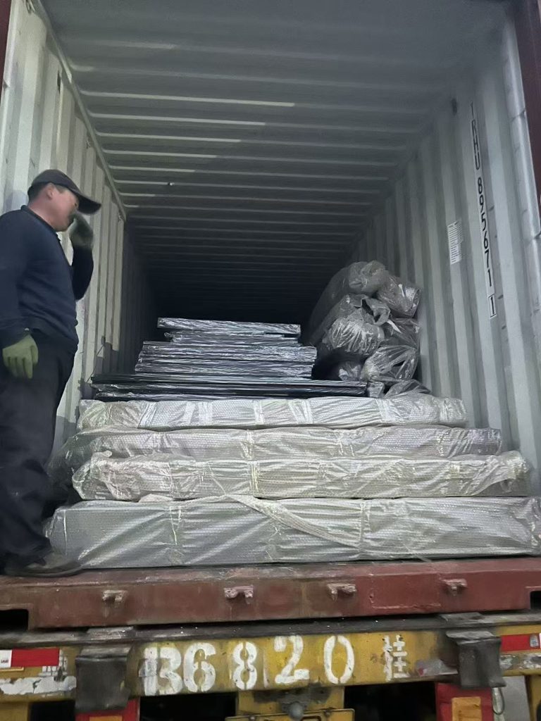 Qingdao’dan Almanya’nın Hamburg Limanı’na FOB - Alüminyum Alaşımlı Çit - Alüminyum Alaşımlı Kapı 40hq 8 ton