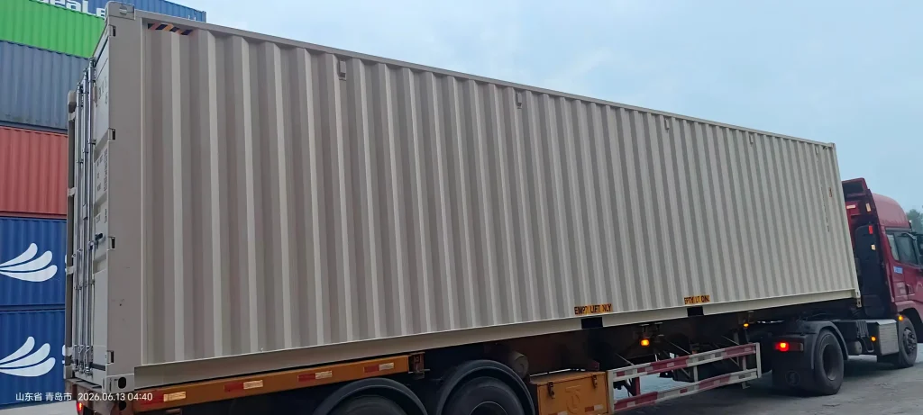 Transport von Qingdao nach Dallas (DDP): Kunststoffplanen in einem brandneuen 40HQ-Container verladen